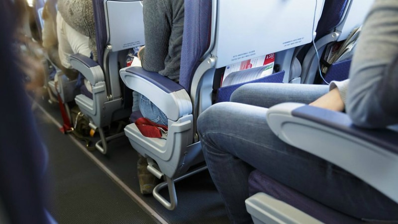 Общество: Зачем нужна «секретная» кнопка на подлокотниках сидений в самолете?