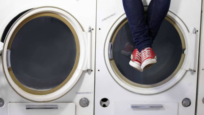 Домашние хитрости: Как правильно стирать купальники, рюкзаки и тканевую обувь? рис 3
