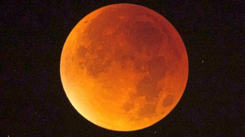 Общество: Два редчайших явления: сегодня вечером можно наблюдать лунное затмение и кровавую Луну