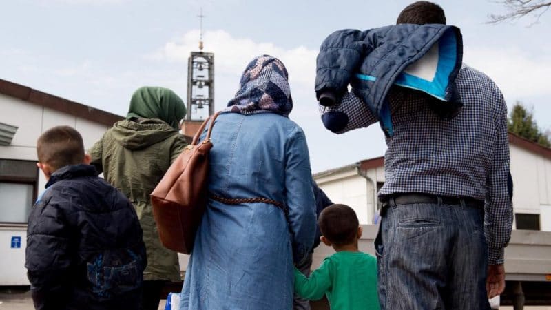 Общество: Германия выдала более 300 тыс разрешений на воссоединение семей беженцев