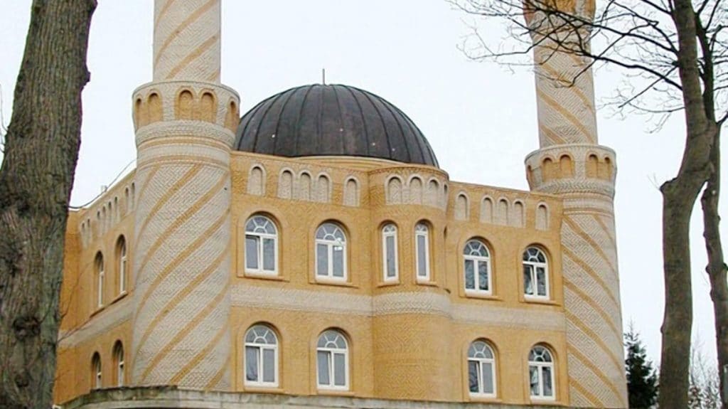 Общество: Родителей, запретивших сыну посещать мечеть, обязали выплатить штраф
