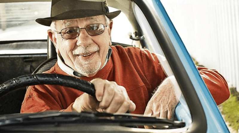 Общество: Пенсионеры за рулем: стоит ли вводить обязательное тестирование?