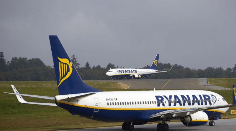 Общество: Экстренная посадка самолета Ryanair: 33 пассажира доставлены в больницу