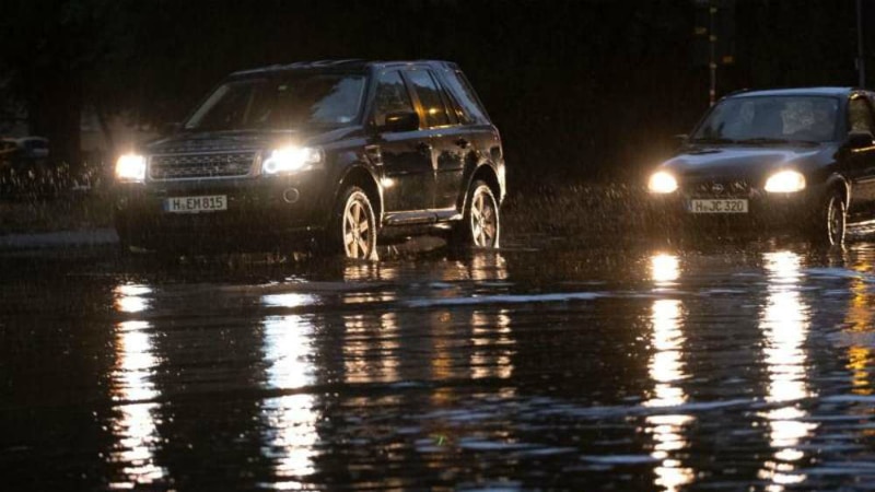 Полезные советы: Вождение в сильный дождь: основные правила безопасности