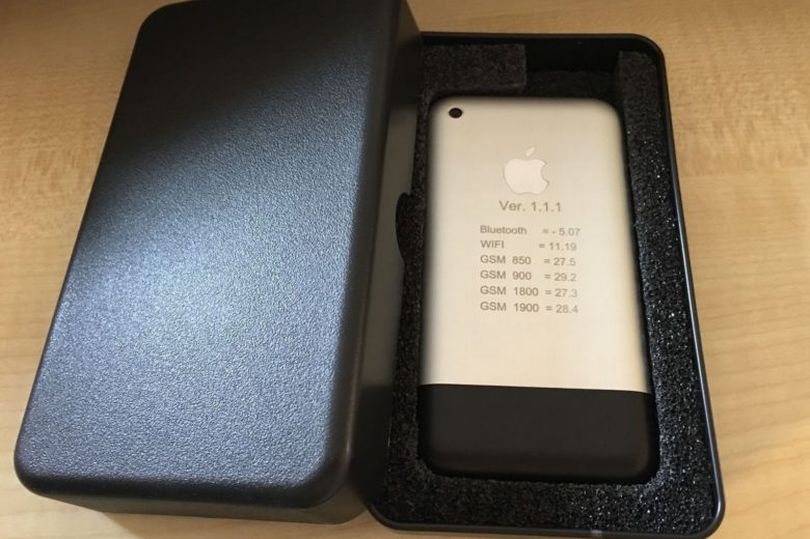 Технологии: Редкий прототип iPhone продается на аукционе за огромные деньги