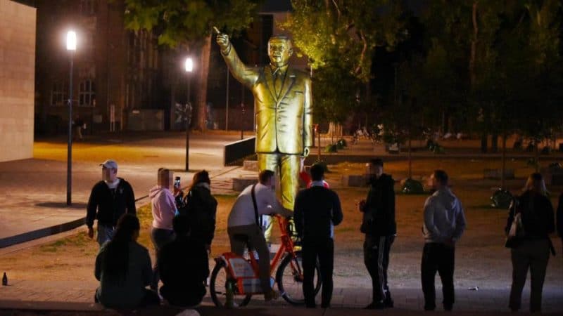 Происшествия: В Гессене появилась золотая статуя Эрдогана
