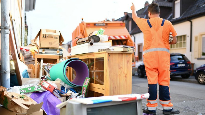 Общество: Новый закон о мусоре: что нельзя выбрасывать с остальными отходами