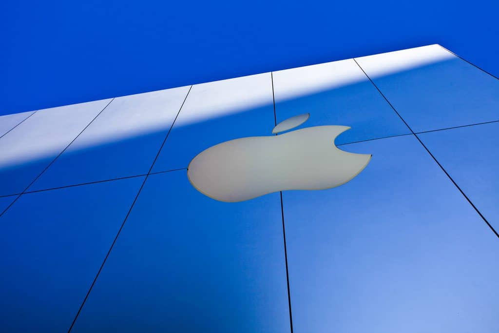 Деньги: Стоимость Apple достигла 1 триллиона долларов