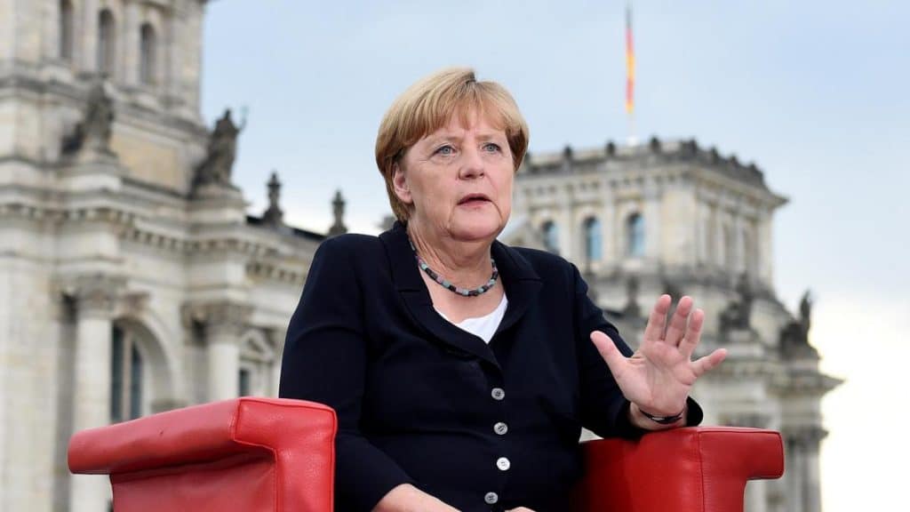 Политика: Меркель к мигрантам: «Я ваш канцлер!»
