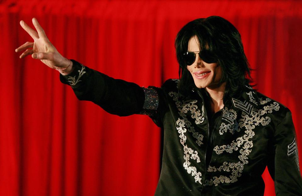 Досуг: В Sony Music сознались, что выпустили три фейковые песни Майкла Джексона