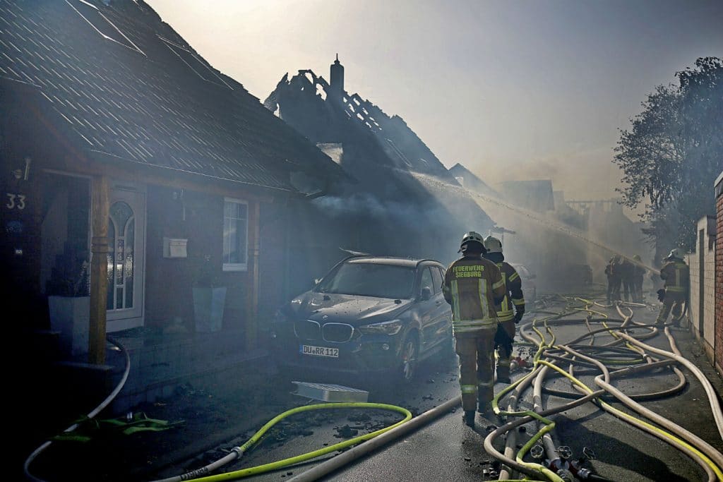Происшествия: 32 человека пострадали от пожара неподалеку от Кельна