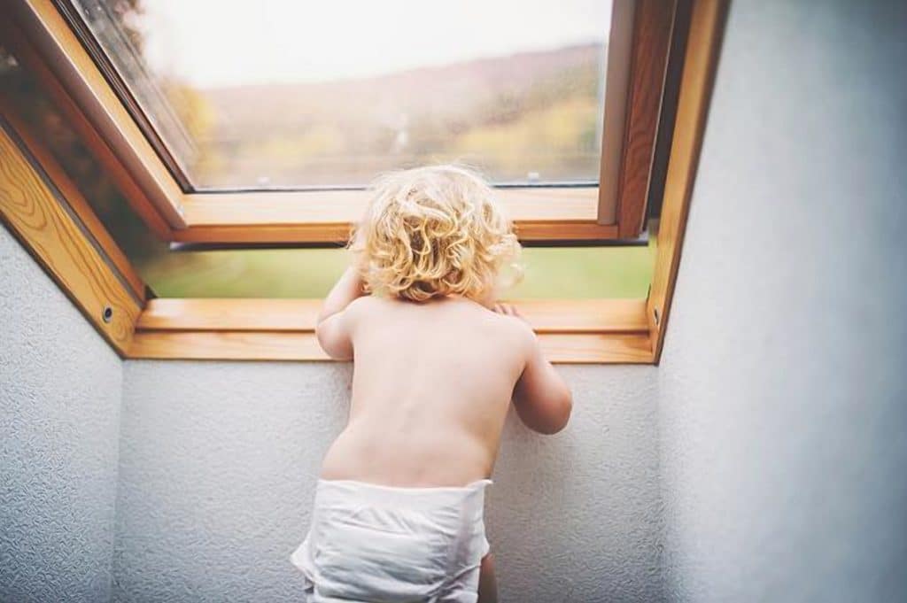 Домашние хитрости: Советы по безопасности: как предотвратить падение ребенка с балкона или из окна?