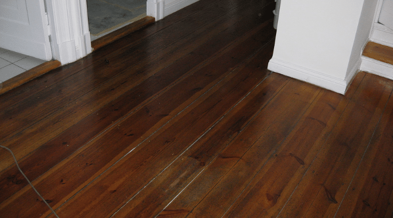 Домашние хитрости: Как избавиться от царапин и вмятин на деревянном полу и мебели?