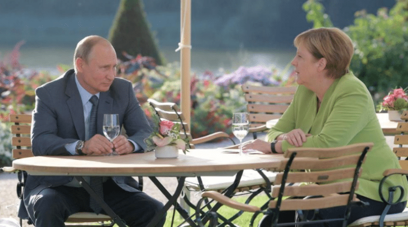 Политика: Встреча Путина и Меркель: о чем говорили политики?