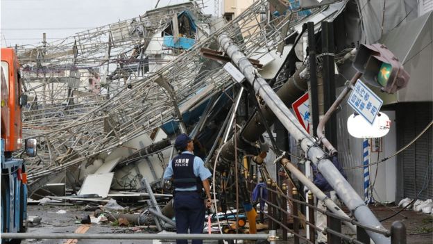 Отовсюду обо всем: Япония пострадала от сильнейшего за 25 лет тайфуна Джеби