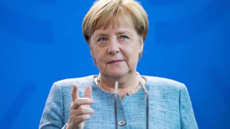 Политика: Меркель прокомментировала ситуацию в стране: «Для нас это испытание»