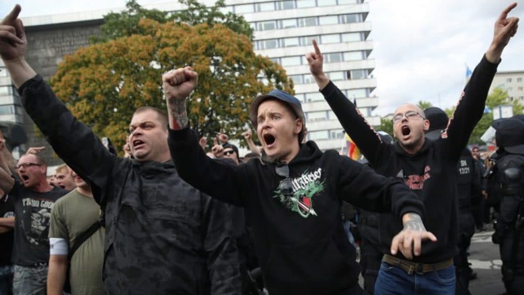 Общество: Расизм в Германии – это волна, которая может захлестнуть всех