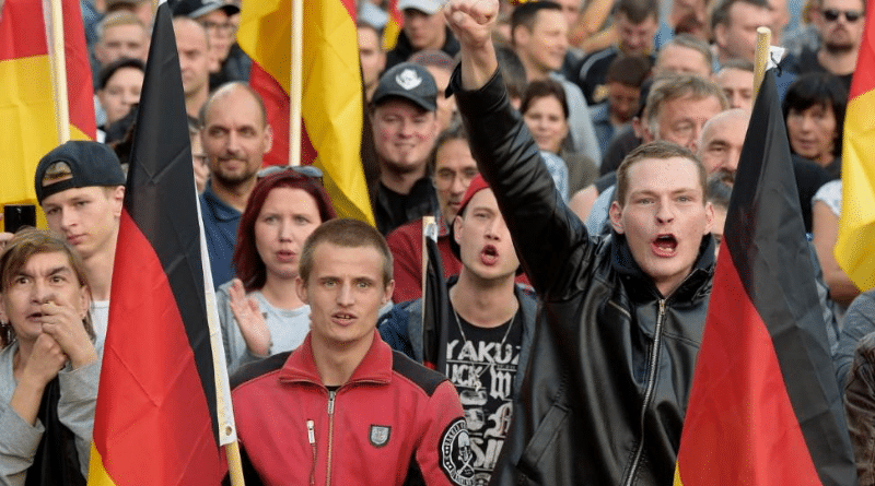 Общество: В Хемнице вновь прошла демонстрация с участием более 3000 человек