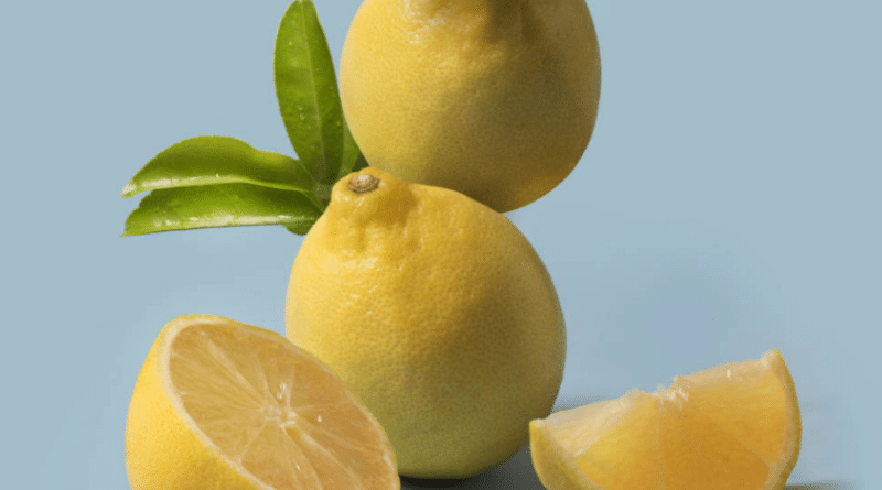 Домашние хитрости: Лимон заменит несколько косметических средств: советы по использованию