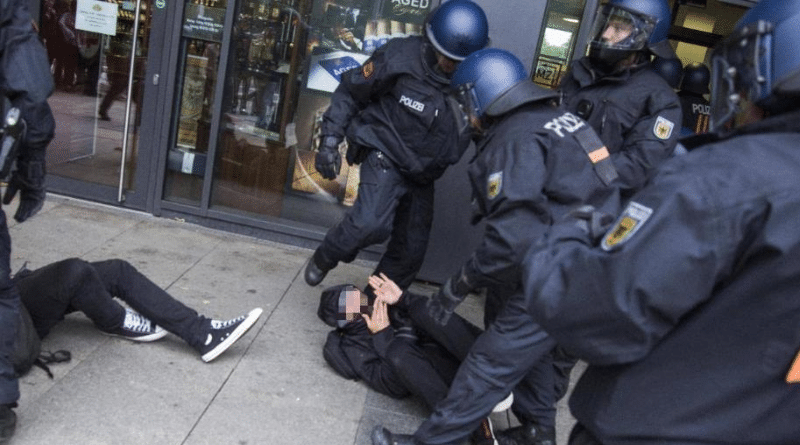 Происшествия: Чрезвычайная ситуация в Хемнице: протесты продолжаются, 11 пострадавших, совершено нападение на журналистов