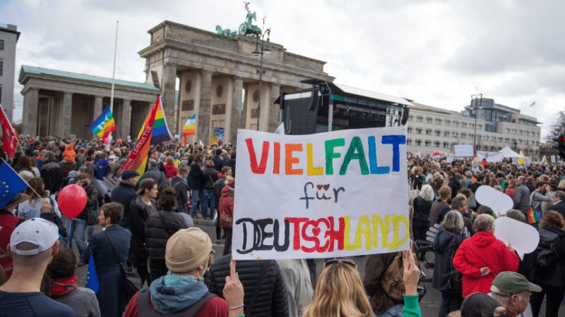 Общество: Ассоциации мигрантов требуют ввести День немецкого многообразия