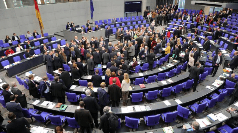 Политика: Кто и как часто прогуливает в Бундестаге