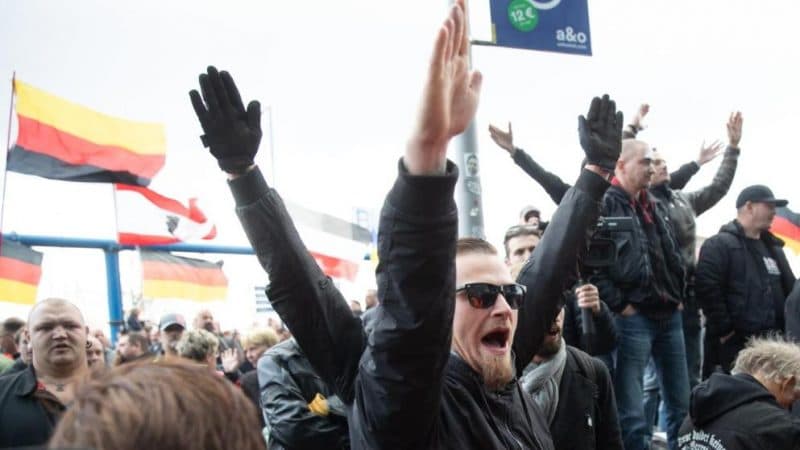 Происшествия: В День воссоединения Германии популисты демонстрировали нацистское приветствие