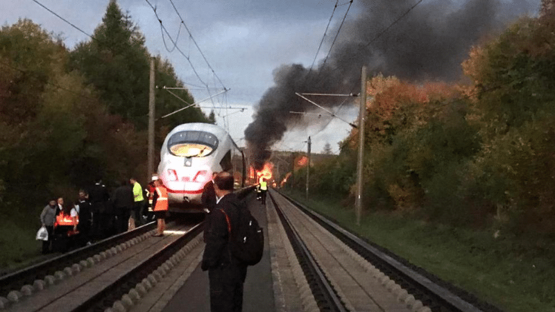 Происшествия: ICE в огне! С поезда пришлось эвакуировать более 500 пассажиров