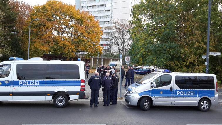 Происшествия: В Берлине преступники в масках ограбили инкассаторов рис 2