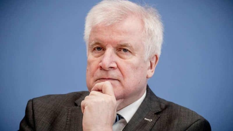 Политика: Новая шумиха по поводу отставки: уйдет ли Зеехофер?