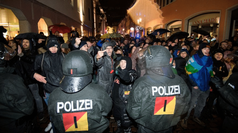Общество: Во Фрайбурге начинаются протесты: АдГ против беженцев, народ против АдГ