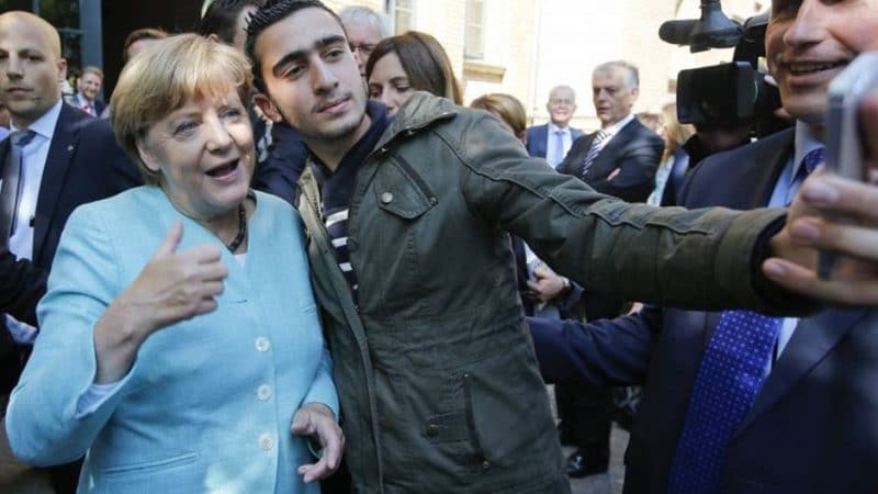 Общество: Беженец написал Меркель письмо: «Для меня вы героиня!»