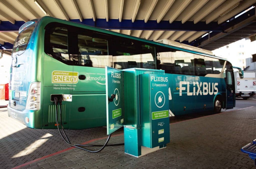 Технологии: Из франкфуртского аэропорта начнет ходить первый электроавтобус