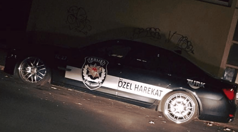 Происшествия: По Берлину курсирует автомобиль с логотипом турецкого спецназа: что это значит?