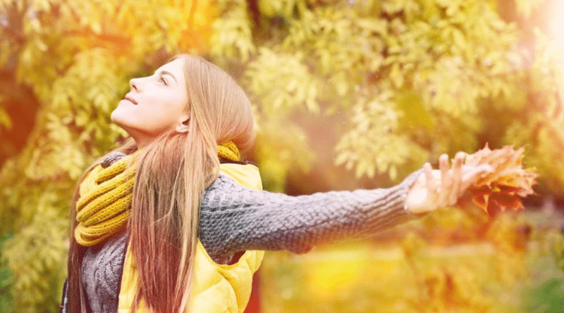 Здоровье: Почему солнцезащитный крем обязательно нужно использовать даже осенью?