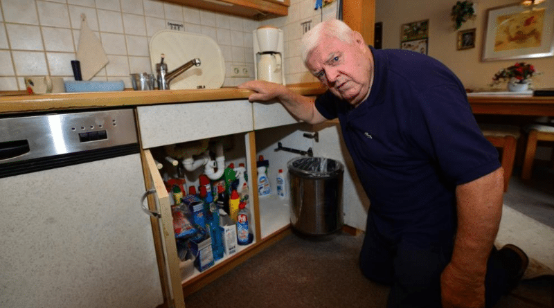 Происшествия: Пенсионер заплатил за прочистку труб на кухне €1652,37