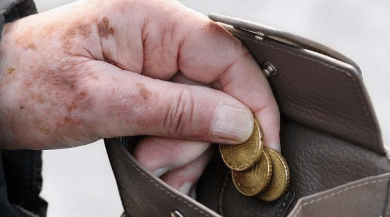 Деньги: Снова в кошельке пусто? Эксперты назвали 8 признаков того, что вы еще долго будете бедным