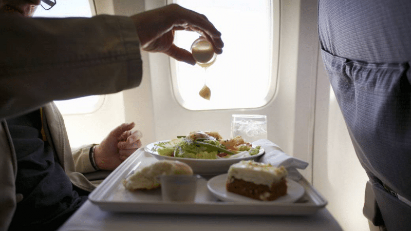 Досуг: Как первым получить еду в самолете – всего один секрет