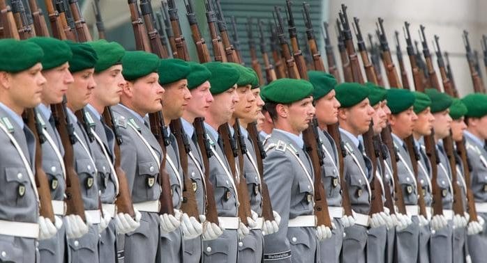 Политика: Германия планирует выделить дополнительные средства на армию