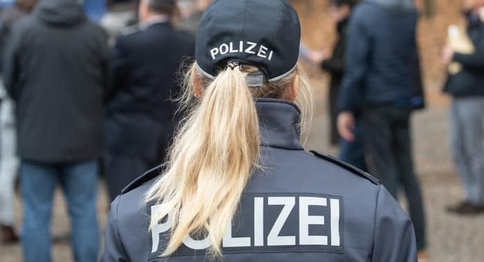 Общество: У берлинских полицейских проблемы с немецким