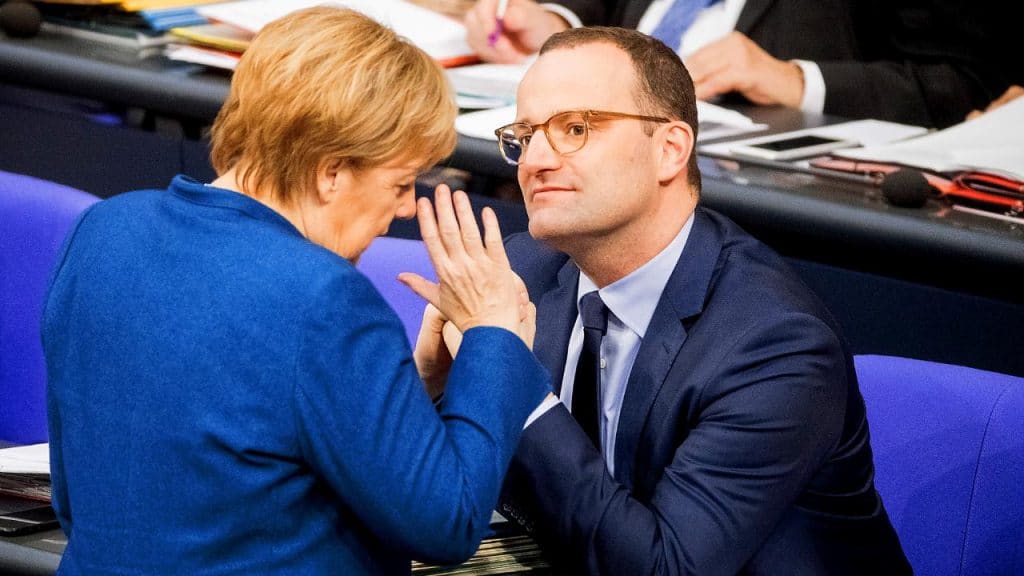 Политика: Меркель против Шпана: подпишет ли Германия миграционный пакт?