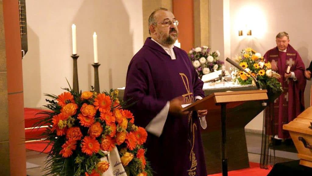 Общество: Священник украл из церковной кассы € 120 000 и спустил все на лотерею