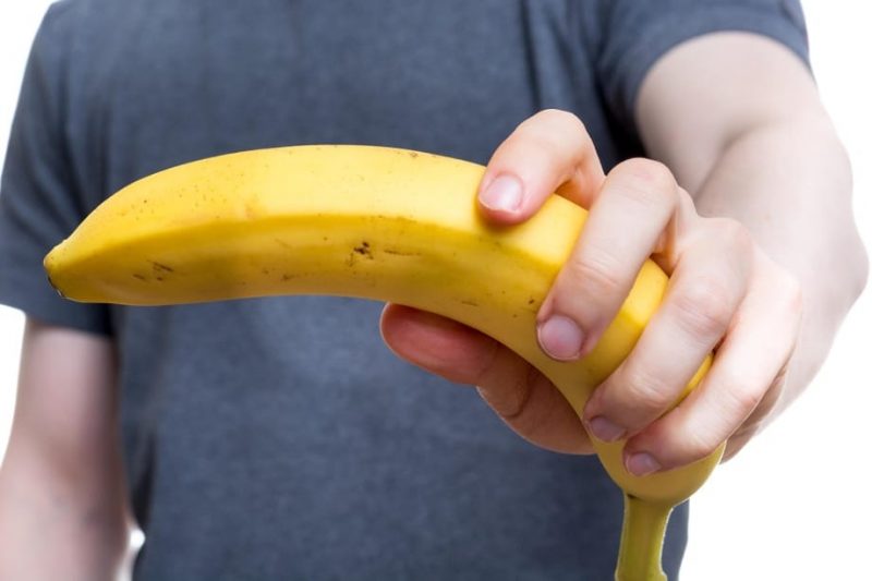 Здоровье: Почему после очистки бананов необходимо мыть руки?
