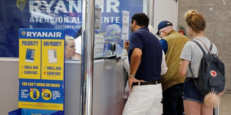 Досуг: Мужчина придумал хитрый способ не платить за багаж на рейсах Ryanair