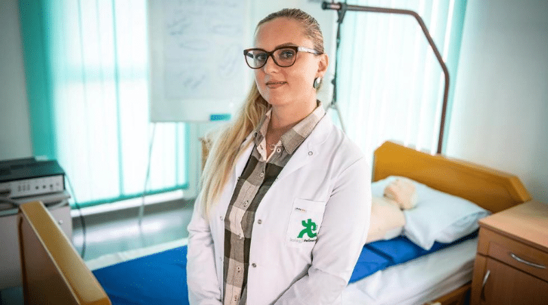 Общество: Младший медперсонал проходит обучение в Косово, чтобы потом приехать в Германию