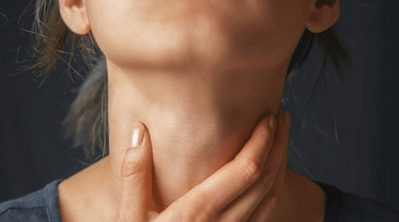 Здоровье: Чем вызвано першение в горле и как от него избавиться?