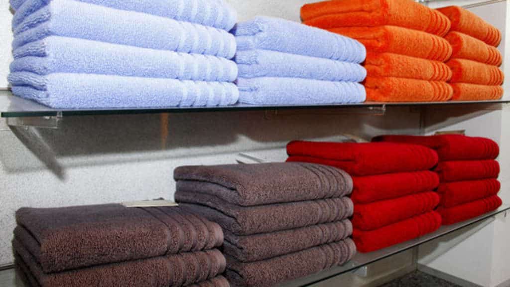 Домашние хитрости: Почему свежевыстиранные полотенца неприятно пахнут и что с этим делать