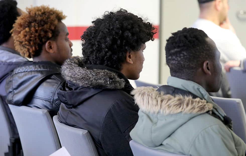 Общество: Власти предоставят беженцам последний шанс остаться в Германии