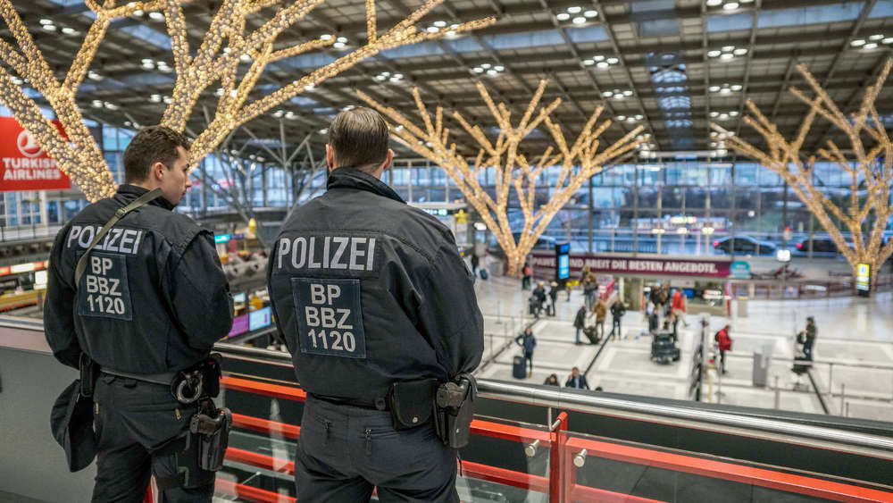 Происшествия: Угроза теракта: в 14 аэропортах Германии объявлен высший уровень тревоги
