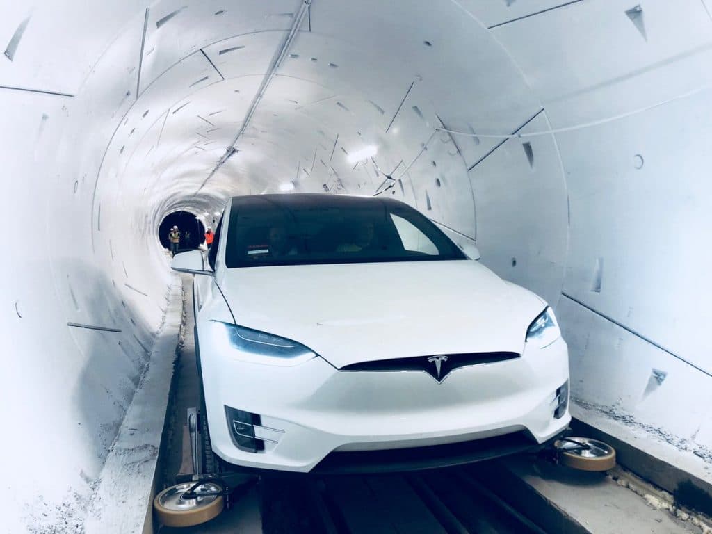 Технологии: Завершено строительство первого тоннеля Hyperloop Илона Маска